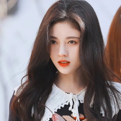 两个月亮 海报